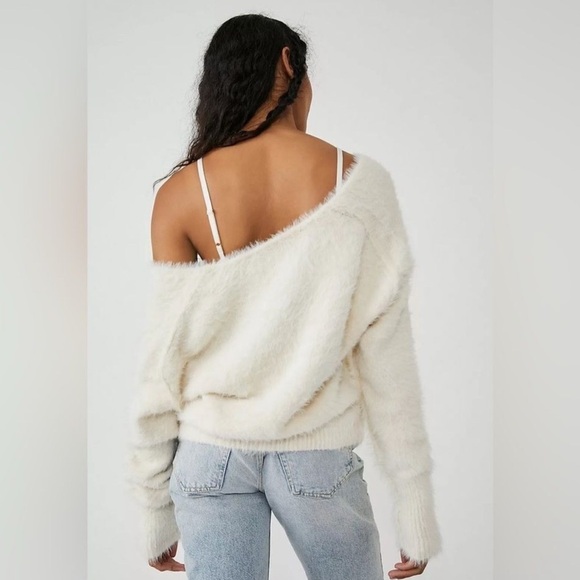 Free People Faux Fur Sweater NWT - Picture 3 of 8